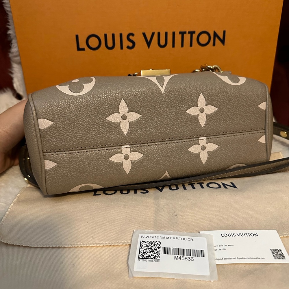 (SOLD)LOUIS VUITTON FAVORITE NEW - Picture 8 of 11